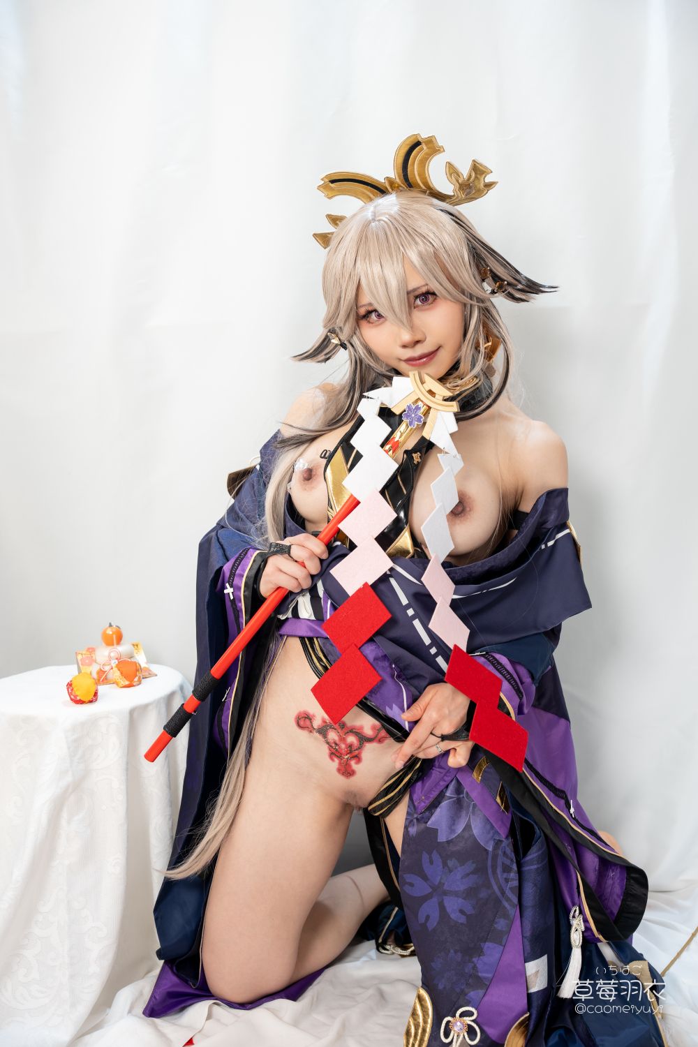 草莓羽衣   T2 黒ギャル八重神子 墨桜色の夜笙雅芸 [28P1V] - 写真摄影作品集封面，共28张照片