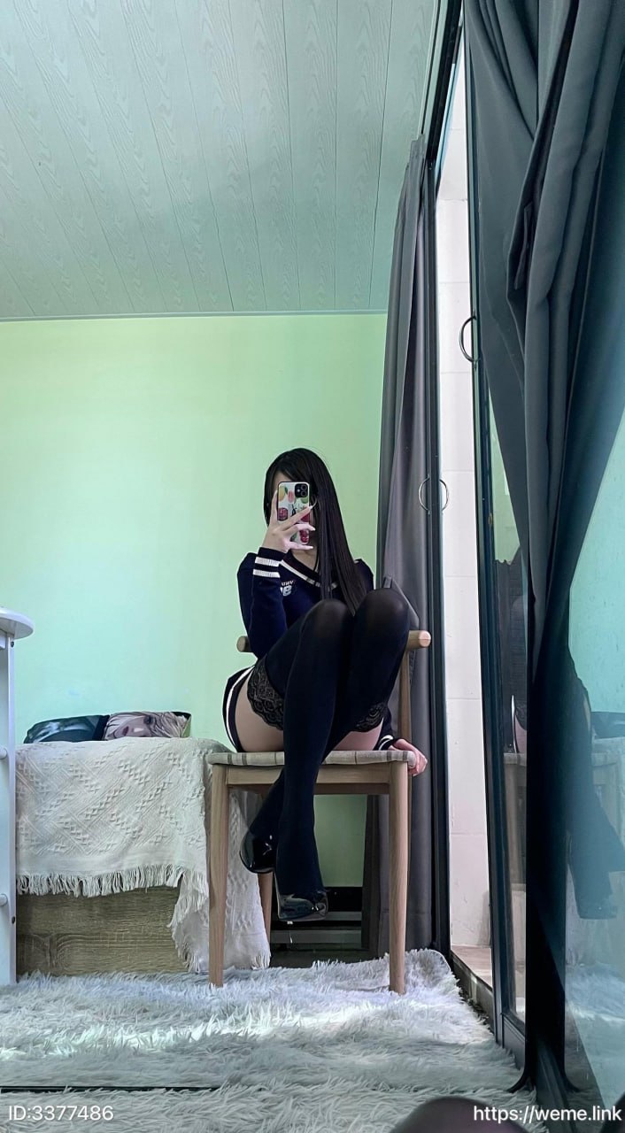 抖音200W粉 #小椒 微密圈No.011期 长筒厚黑袜【19P】 - 写真摄影作品集封面，共19张照片