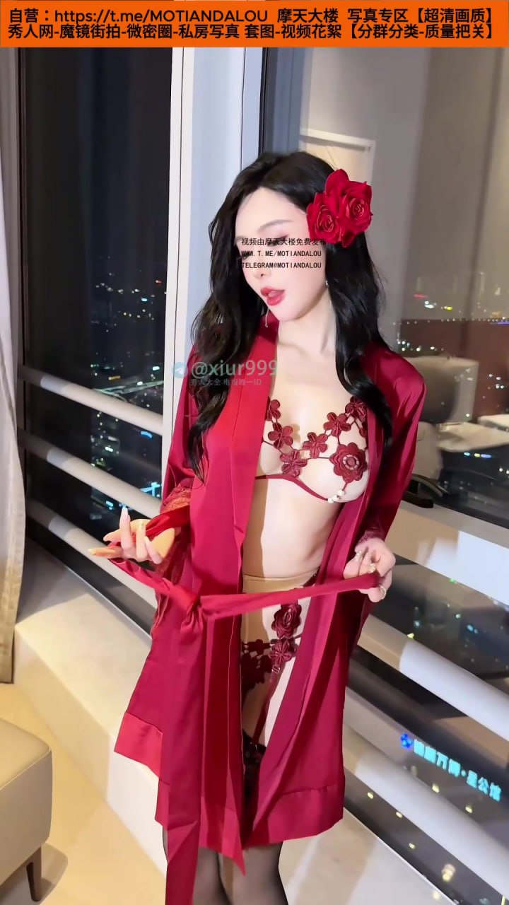 秀人网【王馨瑶】白色蕾丝内衣为主，点缀红色花卉图案 - 写真摄影作品集封面，共47张照片