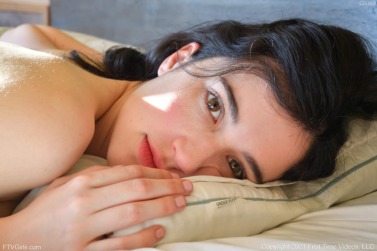 [FTVGirls] Giulia Wylde - Nude In Bedside Cuddles [103P]+视频合集[7V] - 写真摄影作品第89张照片，Giulia-Wylde-01014