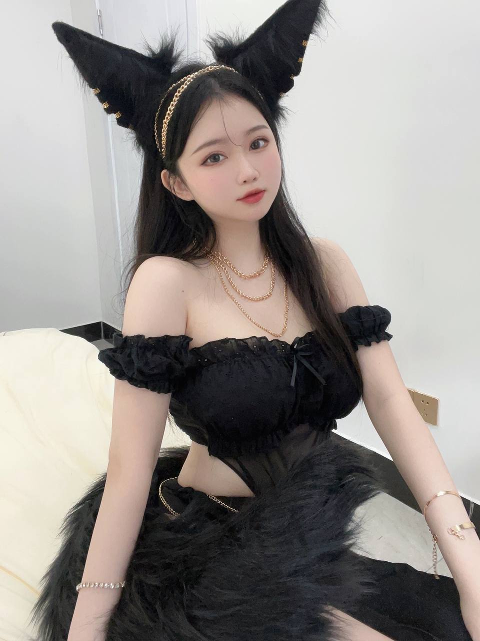 #是依酱呀 依酱 – 黑狼 [34P,2V 134Mb] 标签🏷️#情趣 #肥臀 #巨乳 - 写真摄影作品第61张照片，photo 28298
