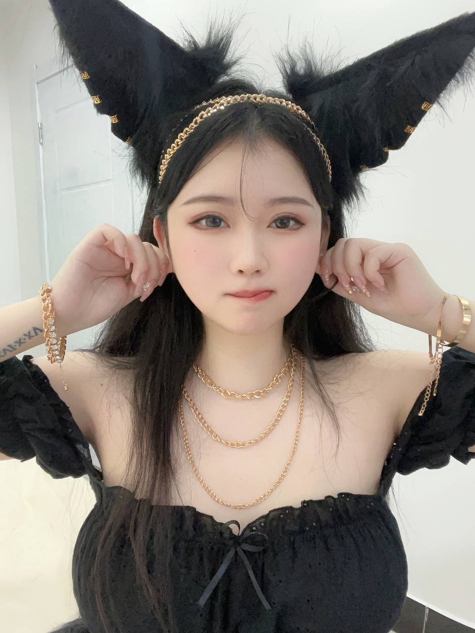 #是依酱呀 依酱 – 黑狼 [34P,2V 134Mb] 标签🏷️#情趣 #肥臀 #巨乳 - 写真摄影作品第59张照片，photo 28300