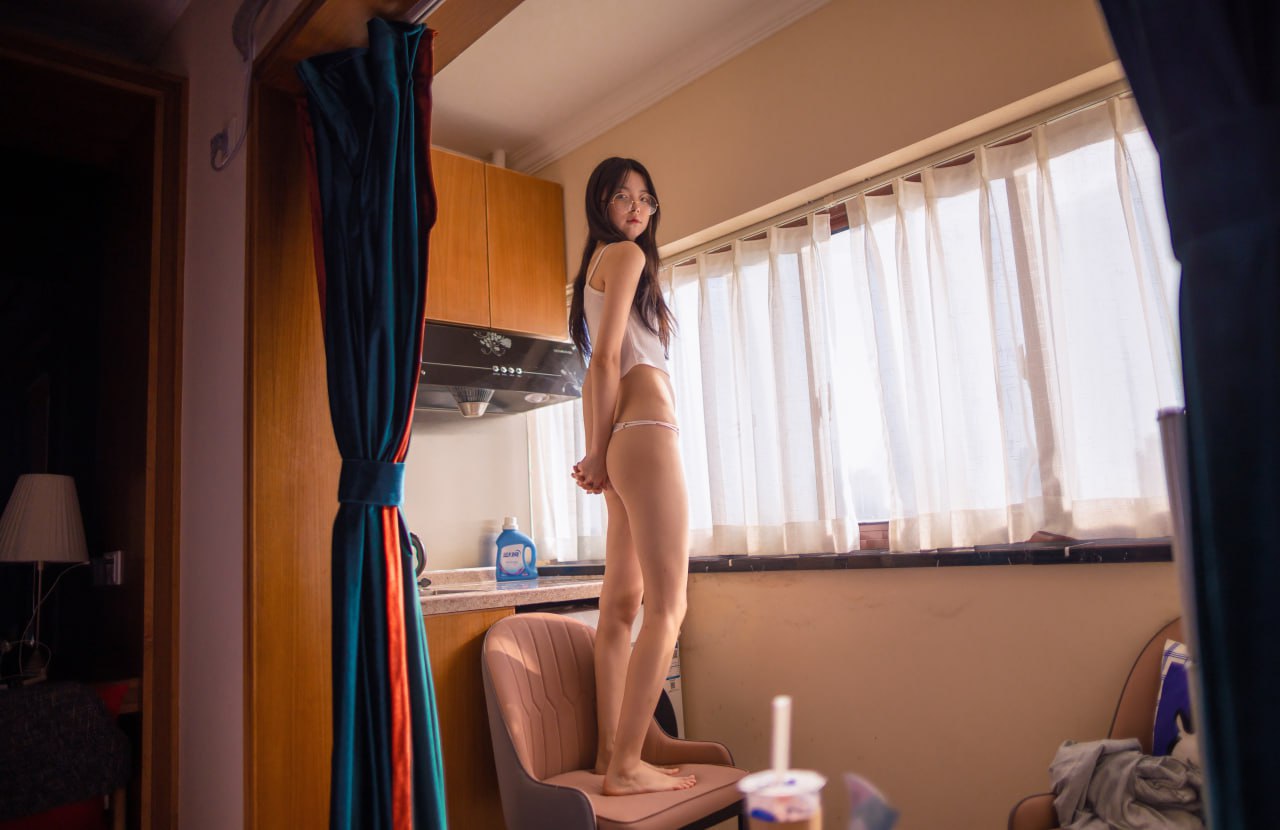#林书辞   下午时光 标签🏷#眼镜 #粉嫩 #美腿 - 写真摄影作品第14张照片，photo 43445