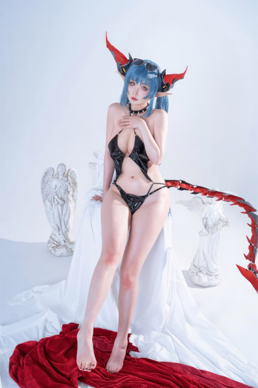 #凉凉子   碧蓝航线 雷根斯堡 标签🏷#玉足 #粉嫩 #美臀 - 写真摄影作品第85张照片，photo 43483