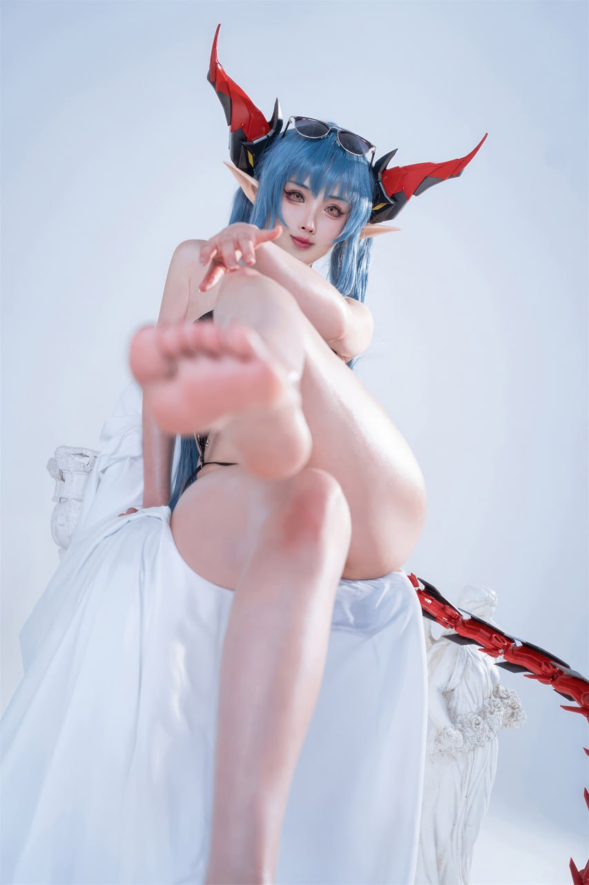 #凉凉子   碧蓝航线 雷根斯堡 标签🏷#玉足 #粉嫩 #美臀 - 写真摄影作品第88张照片，photo 43485