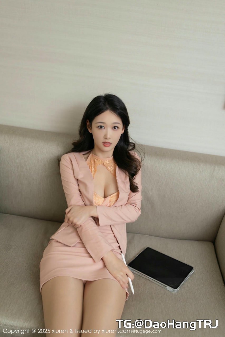 【Xiuren秀人网】 Vol：10520 唐安琪 《秘书时间》 更多套图点击评论区 #秀人 - 写真摄影作品第86张照片，photo 35715
