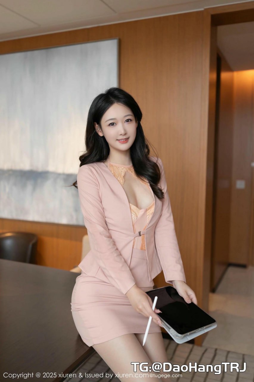 【Xiuren秀人网】 Vol：10520 唐安琪 《秘书时间》 更多套图点击评论区 #秀人 - 写真摄影作品第83张照片，photo 35721