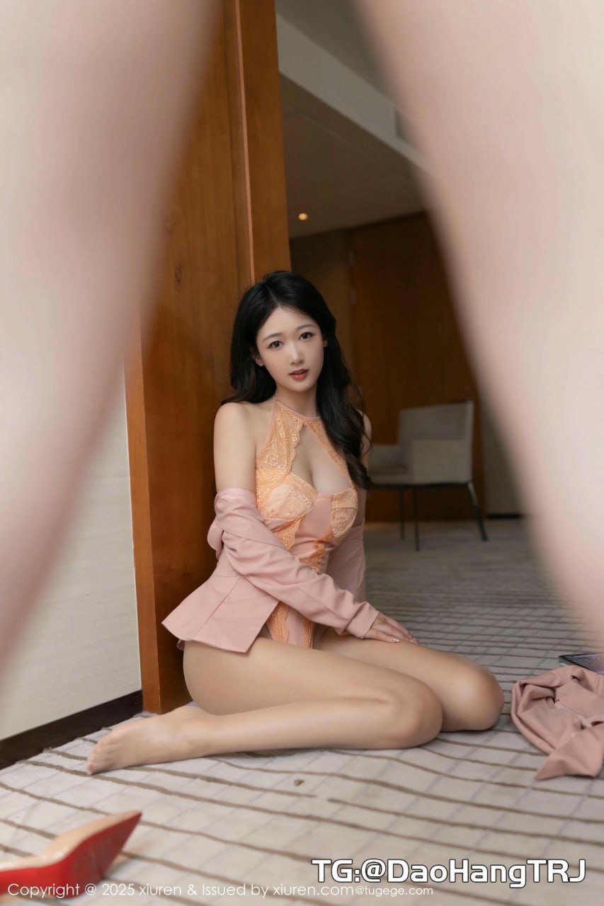 【Xiuren秀人网】 Vol：10520 唐安琪 《秘书时间》 更多套图点击评论区 #秀人 - 写真摄影作品第46张照片，photo 35756