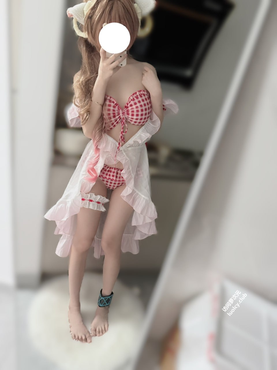 #现实是宅   [288门槛] 金主视频通话自慰 标签🏷 #萝莉 #白虎 #福利姬 - 写真摄影作品第27张照片，photo 44384