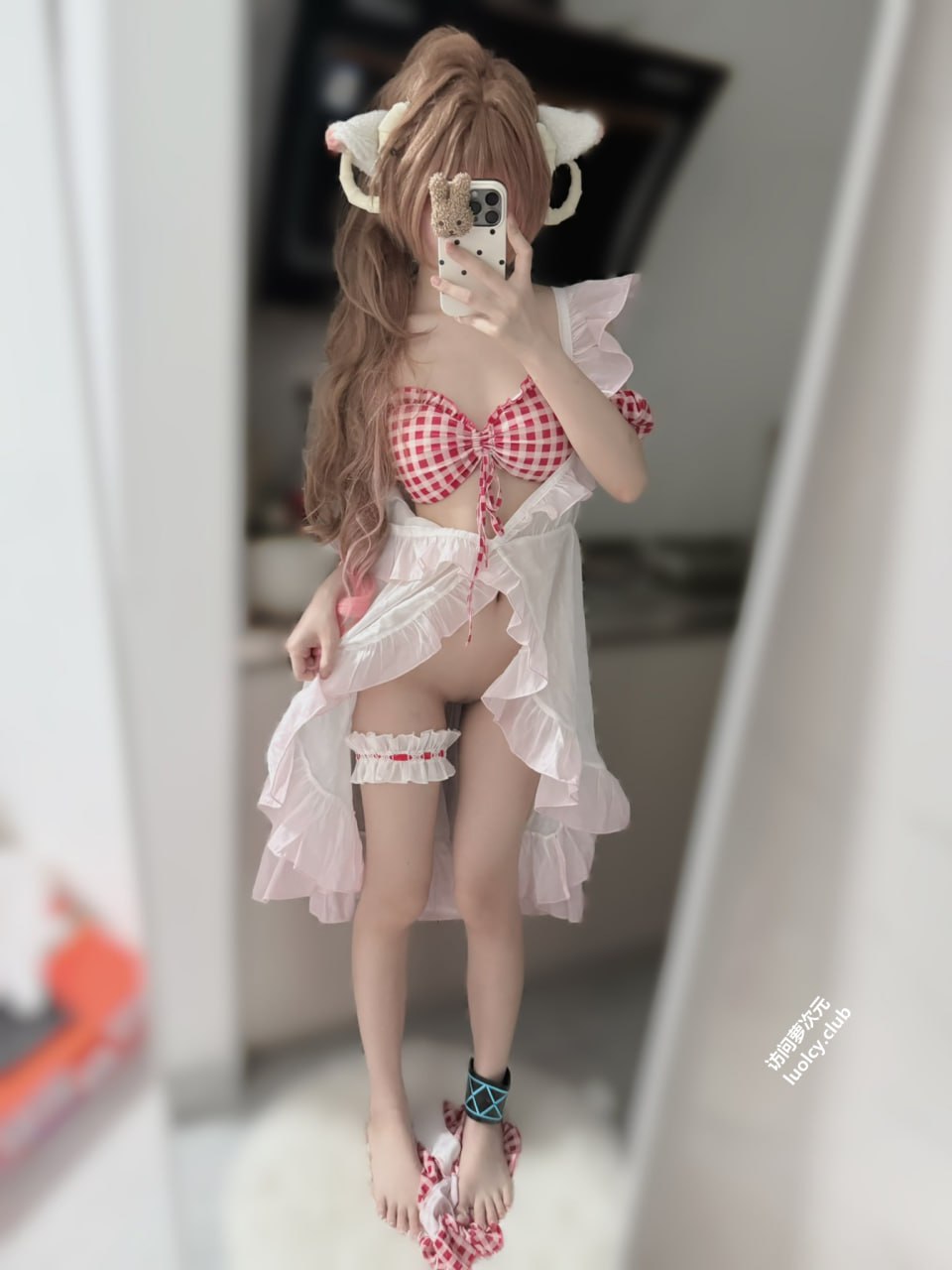 #现实是宅   [288门槛] 金主视频通话自慰 标签🏷 #萝莉 #白虎 #福利姬 - 写真摄影作品第28张照片，photo 44385
