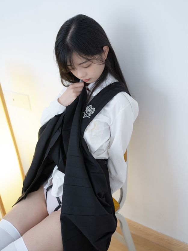 [少女秩序] VIP 晞可 - 束缚衣 - 写真摄影作品第112张照片，0baa1446ce6859b137be2