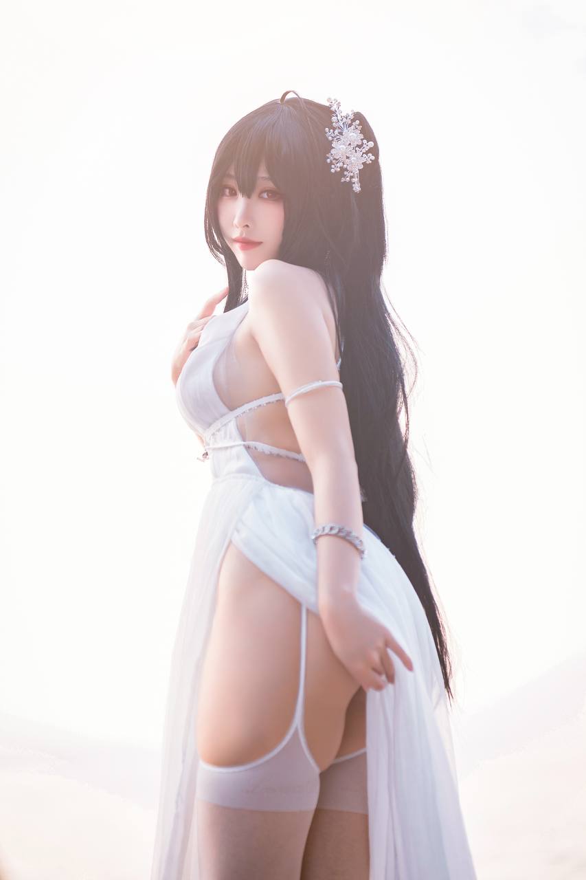#宮本桜 #宫本桜 – 碧蓝航线 大凤 [32P 397Mb] 标签🏷️#Cosplay #肉腿 #爆乳 - 写真摄影作品第27张照片，photo 29128
