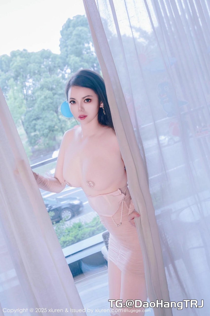 【Xiuren秀人网】 Vol：10516 大美妞儿 《白色丝袜》 更多套图点击评论区 #秀 - 写真摄影作品第12张照片，photo 35899