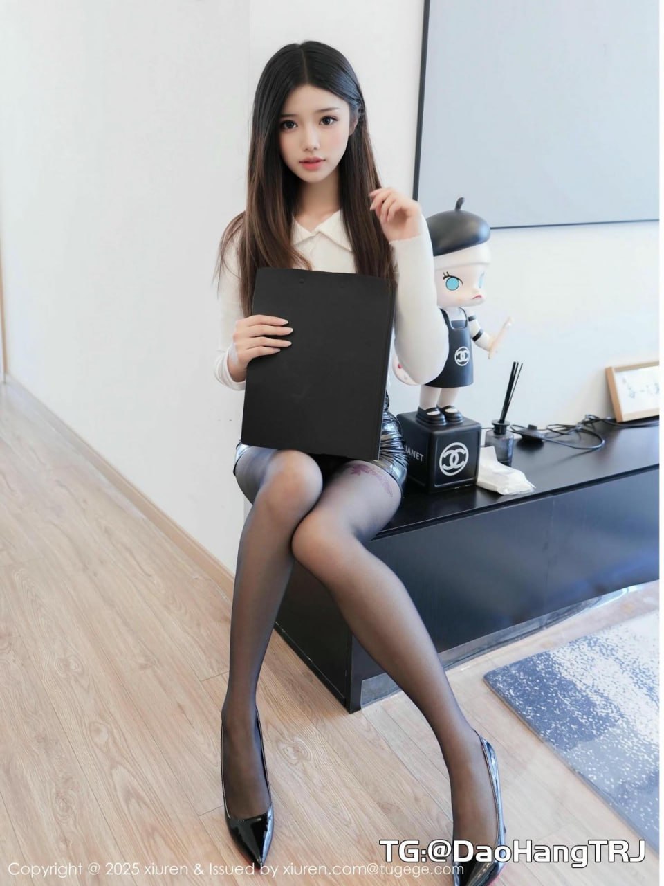 【Xiuren秀人网】 Vol：10515 琉璃Ww 《永恒黑白》 更多套图点击评论区 #秀人网 - 写真摄影作品第74张照片，photo 35924