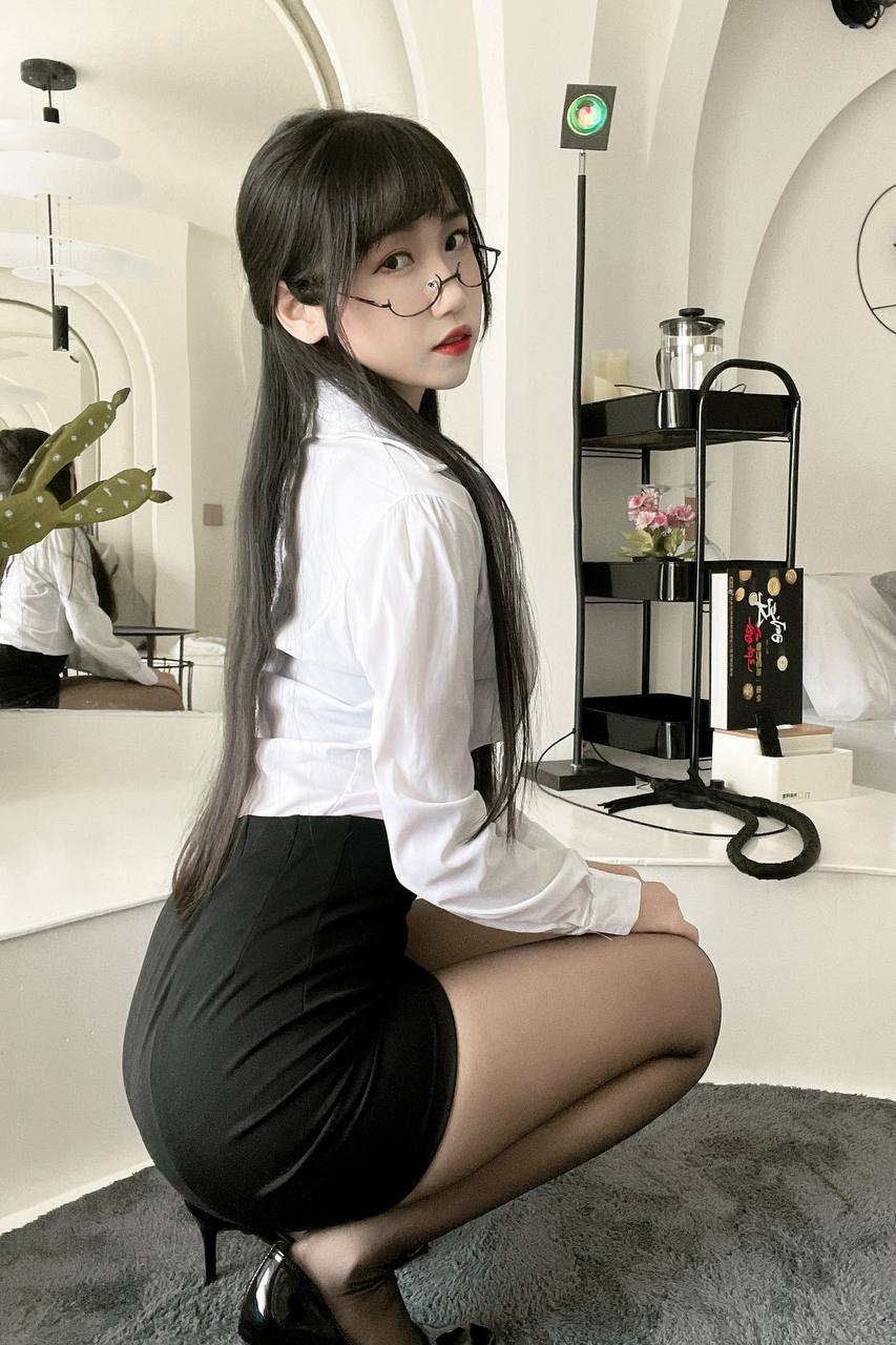 #不呆猫 黑丝包臀Ol [24P,5V 908Mb] 标签🏷️#黑丝 #足控 #爆乳 - 写真摄影作品第8张照片，photo 30032