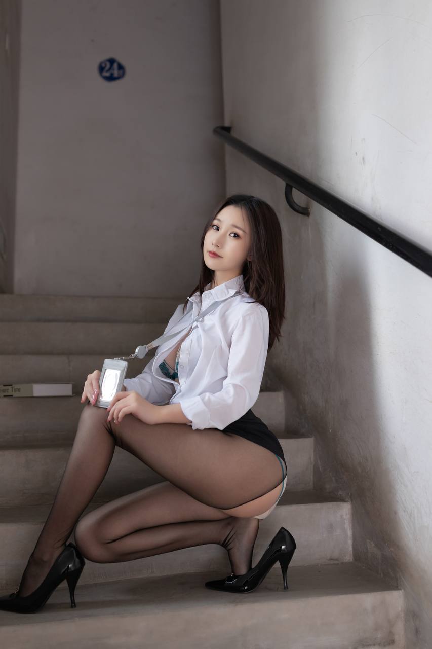 #杏子Yada 杏子Yada – 出门请带套套 [121P 1Gb] 标签🏷️#开裆黑丝 #爆乳 #胴体 - 写真摄影作品第103张照片，photo 29768