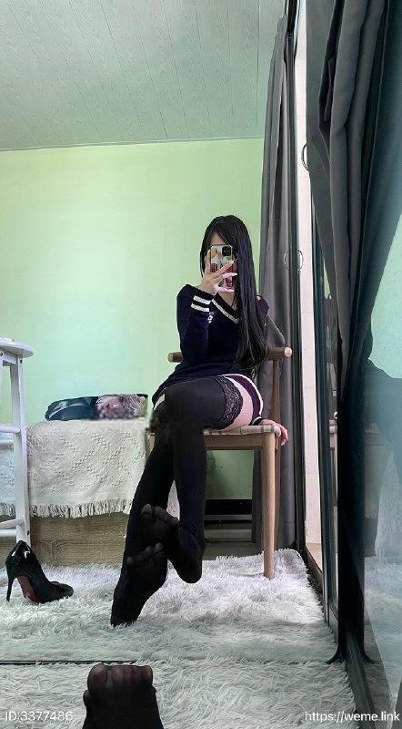 抖音200W粉 #小椒 微密圈No.011期 长筒厚黑袜【19P】 - 写真摄影作品第15张照片，photo 137919