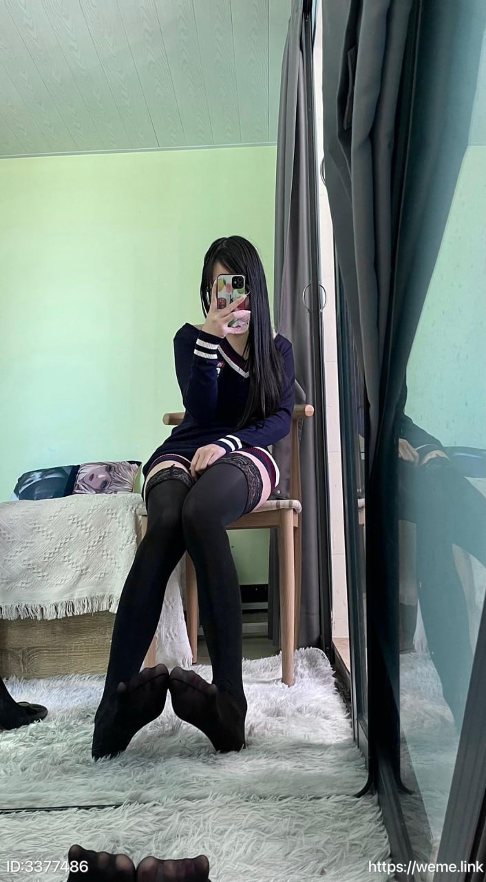 抖音200W粉 #小椒 微密圈No.011期 长筒厚黑袜【19P】 - 写真摄影作品第5张照片，photo 137927