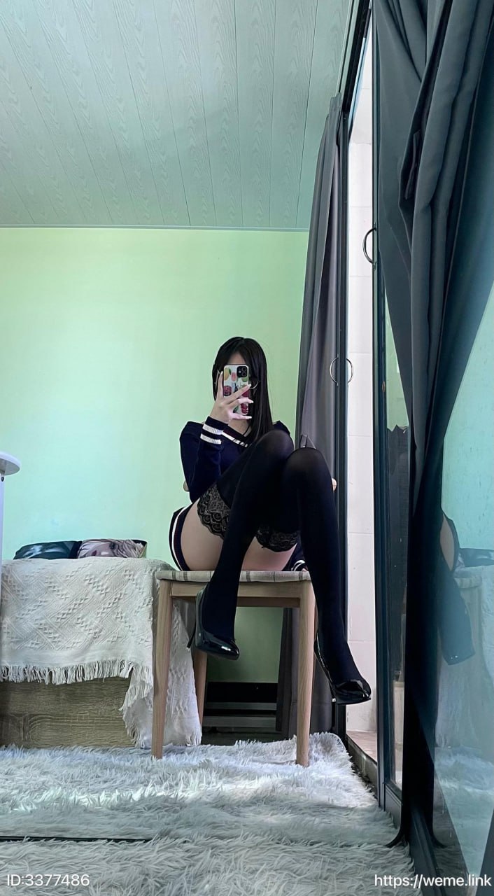 抖音200W粉 #小椒 微密圈No.011期 长筒厚黑袜【19P】 - 写真摄影作品第4张照片，photo 137929