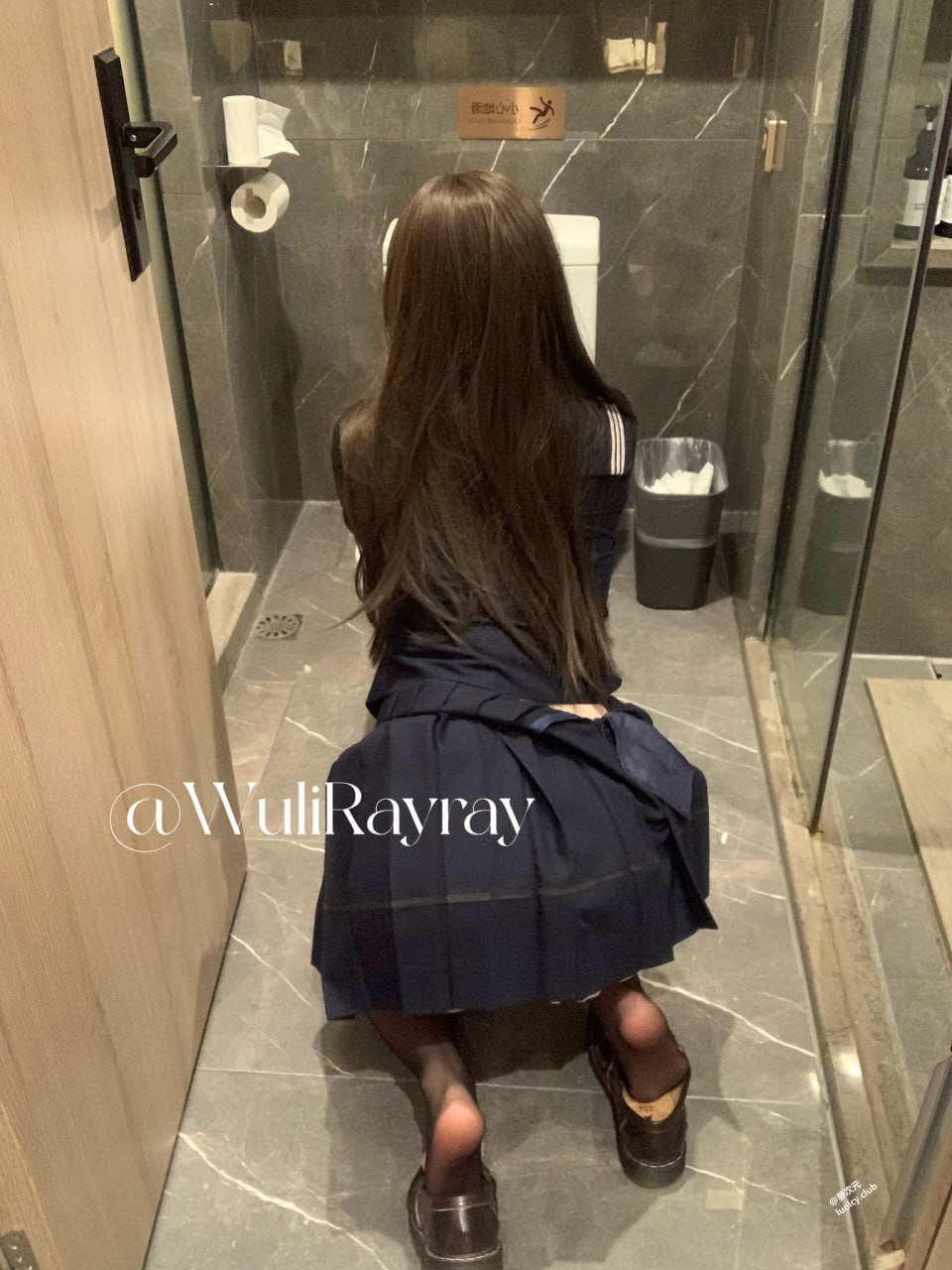 #Rayray   新作 [门槛更新] 酥胸萝莉福利订阅 标签🏷 #嫩穴 #自慰 #福利姬 - 写真摄影作品第45张照片，photo 45941