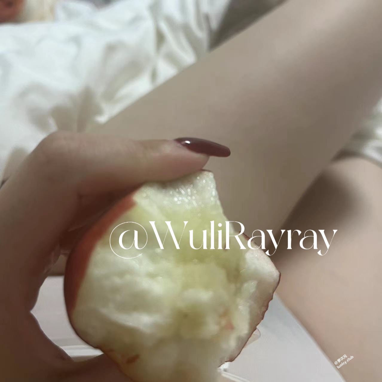 #Rayray   新作 [门槛更新] 酥胸萝莉福利订阅 标签🏷 #嫩穴 #自慰 #福利姬 - 写真摄影作品第1张照片，photo 45986