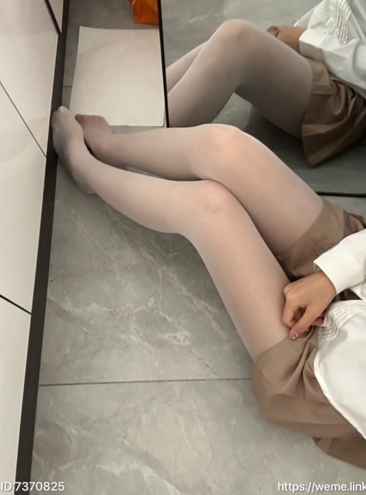 #小杏儿 微密圈No.001期 Ol丝足控【26P】 - 写真摄影作品第20张照片，photo 138413