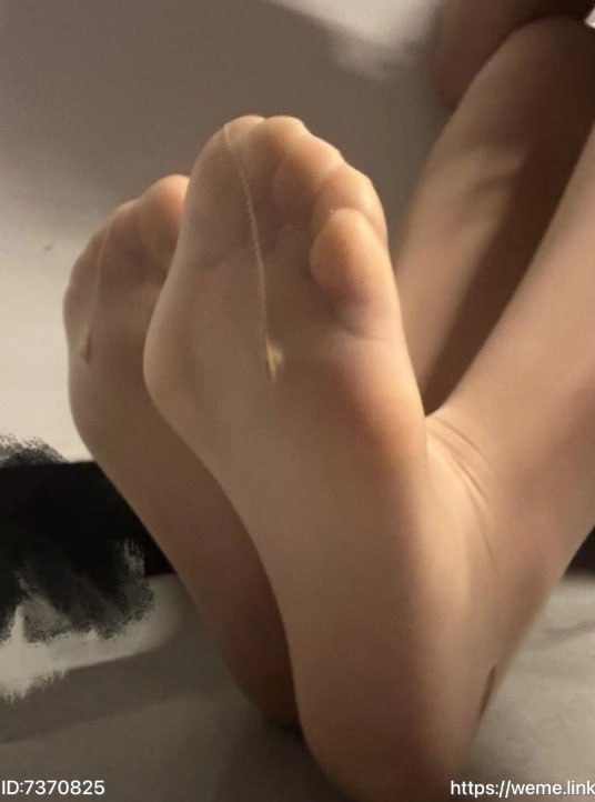 #小杏儿 微密圈No.001期 Ol丝足控【26P】 - 写真摄影作品第17张照片，photo 138416