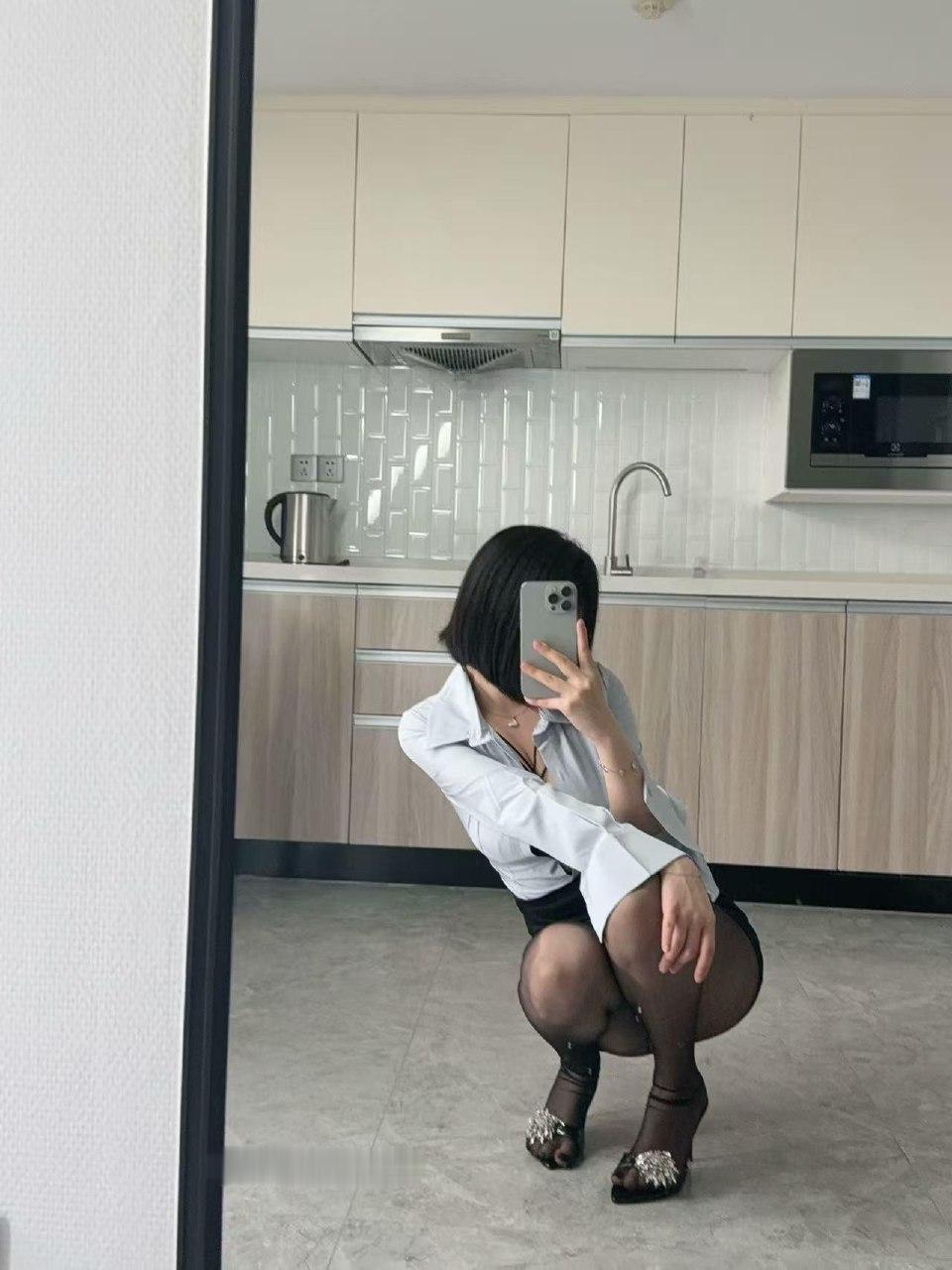 抖音11W粉 #Tina很妖孽呀 秘语空间No.009期 黑丝Ol【11P】 - 写真摄影作品第10张照片，photo 138774