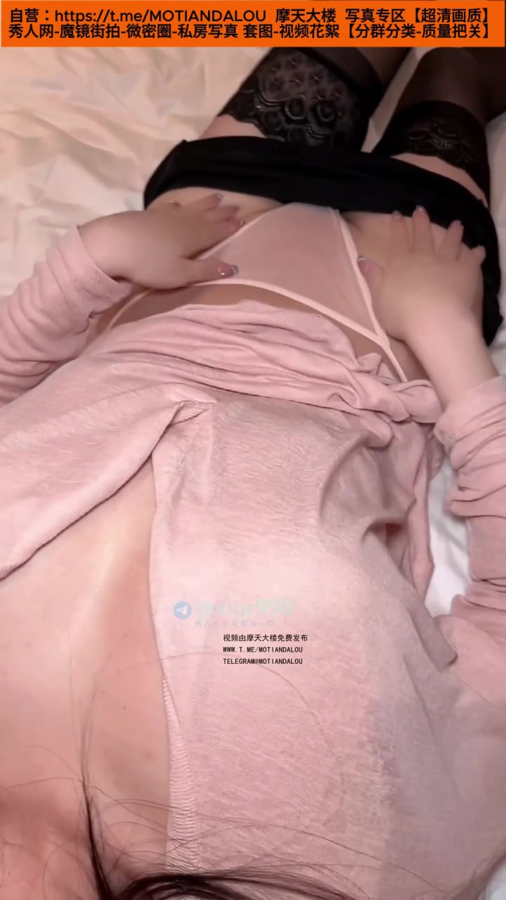 秀人网【杨晨晨】黑色蕾丝长筒袜 翘臀自慰 - 写真摄影作品第29张照片，photo 10734