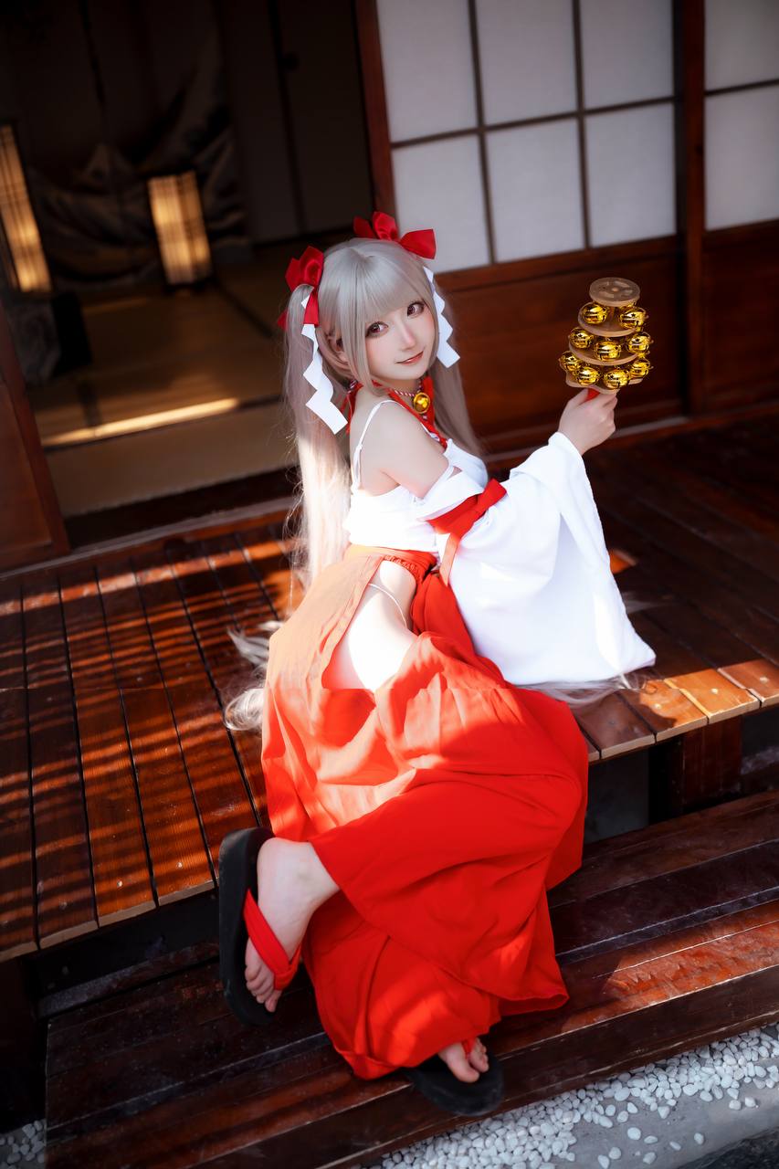 #是三不是世W 碧蓝航线·可畏 巫女 [21P 539Mb] 标签🏷️#双马尾 #Cos #神颜 - 写真摄影作品第10张照片，photo 33080