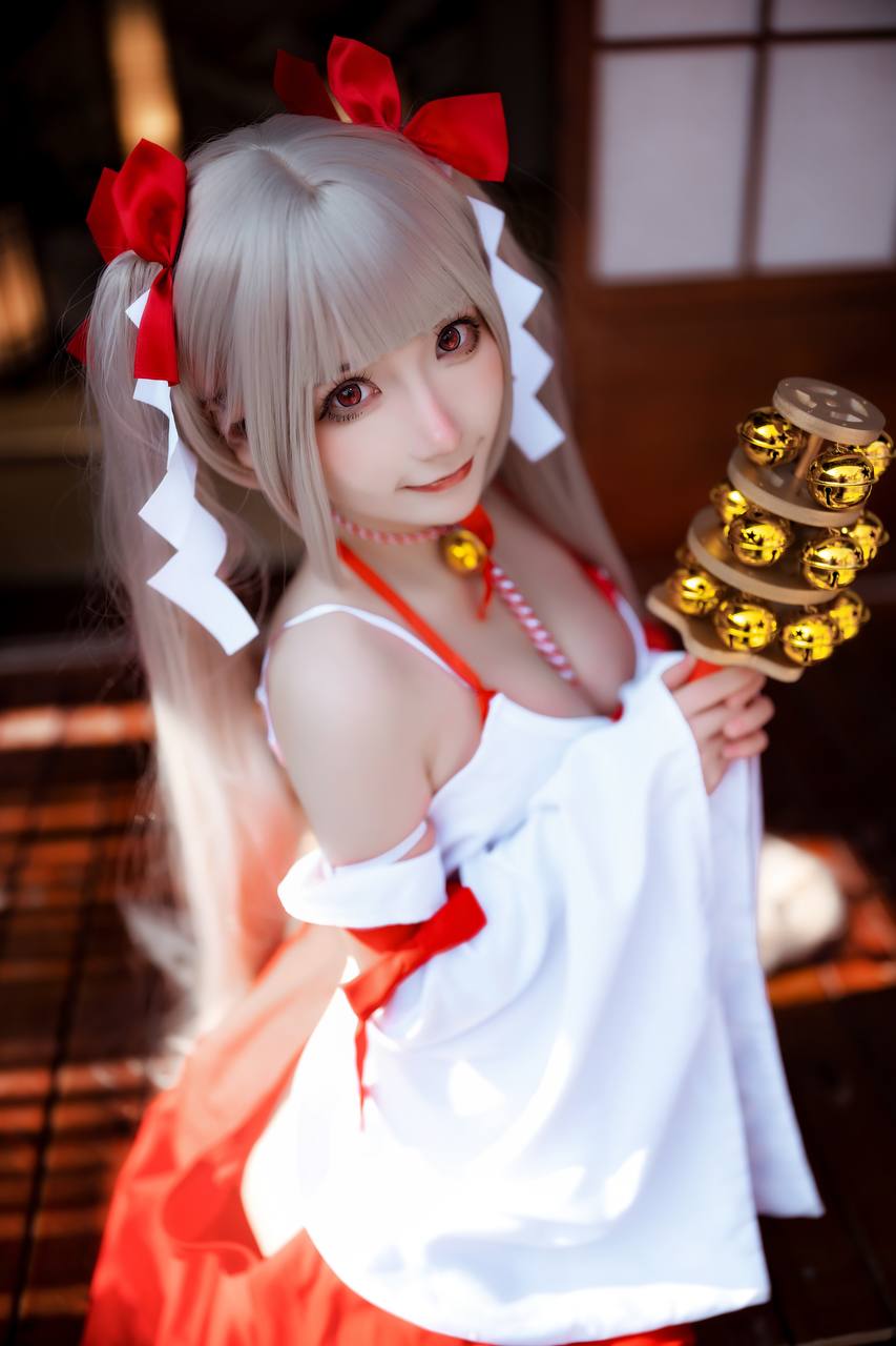 #是三不是世W 碧蓝航线·可畏 巫女 [21P 539Mb] 标签🏷️#双马尾 #Cos #神颜 - 写真摄影作品第8张照片，photo 33081