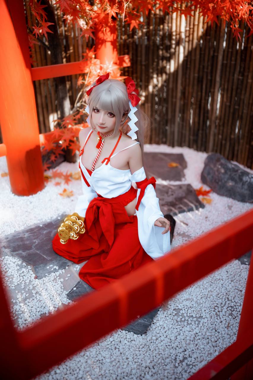 #是三不是世W 碧蓝航线·可畏 巫女 [21P 539Mb] 标签🏷️#双马尾 #Cos #神颜 - 写真摄影作品第5张照片，photo 33085