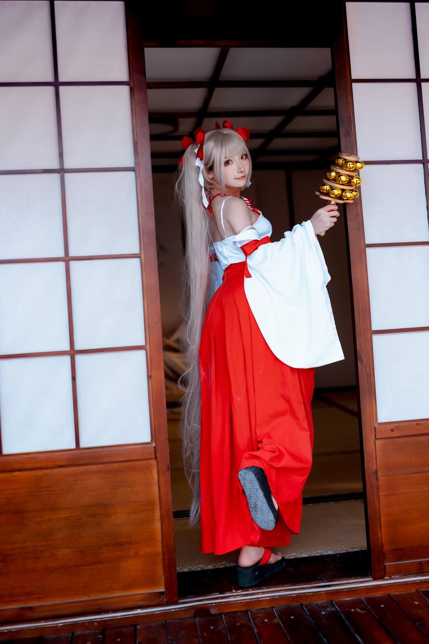 #是三不是世W 碧蓝航线·可畏 巫女 [21P 539Mb] 标签🏷️#双马尾 #Cos #神颜 - 写真摄影作品第3张照片，photo 33088