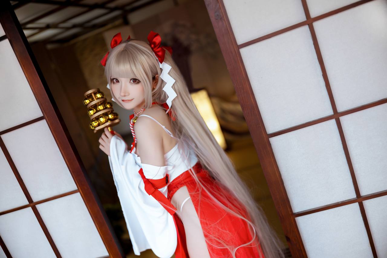 #是三不是世W 碧蓝航线·可畏 巫女 [21P 539Mb] 标签🏷️#双马尾 #Cos #神颜 - 写真摄影作品第2张照片，photo 33129