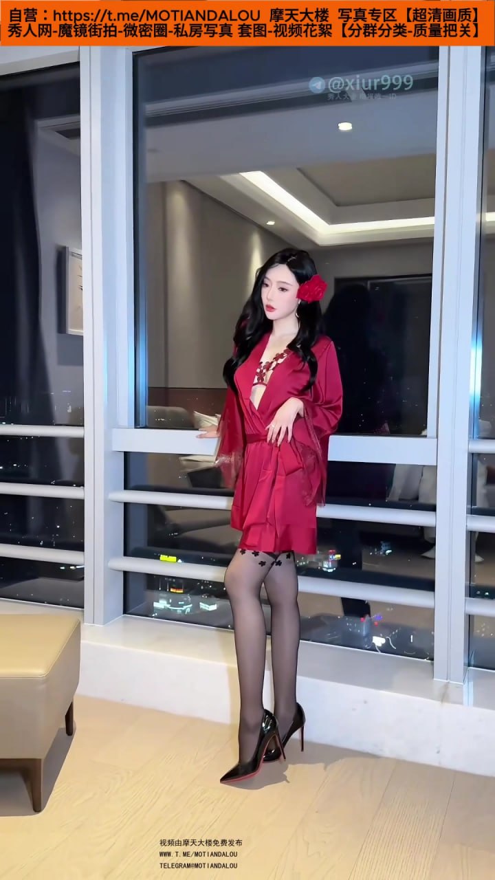 秀人网【王馨瑶】白色蕾丝内衣为主，点缀红色花卉图案 - 写真摄影作品第36张照片，photo 10909