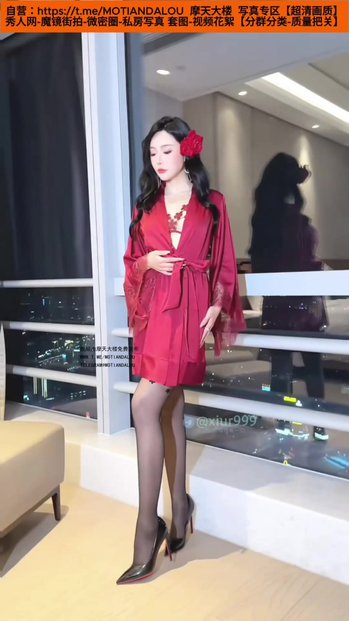 秀人网【王馨瑶】白色蕾丝内衣为主，点缀红色花卉图案 - 写真摄影作品第33张照片，photo 10911