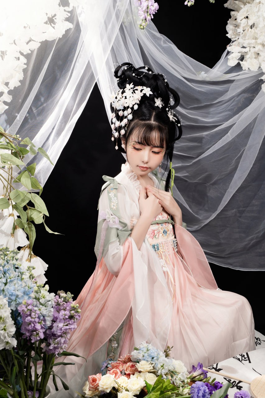 #爆机少女喵小吉   花间集 标签🏷 #古风 #粉嫩 #美胸 - 写真摄影作品第57张照片，photo 48335