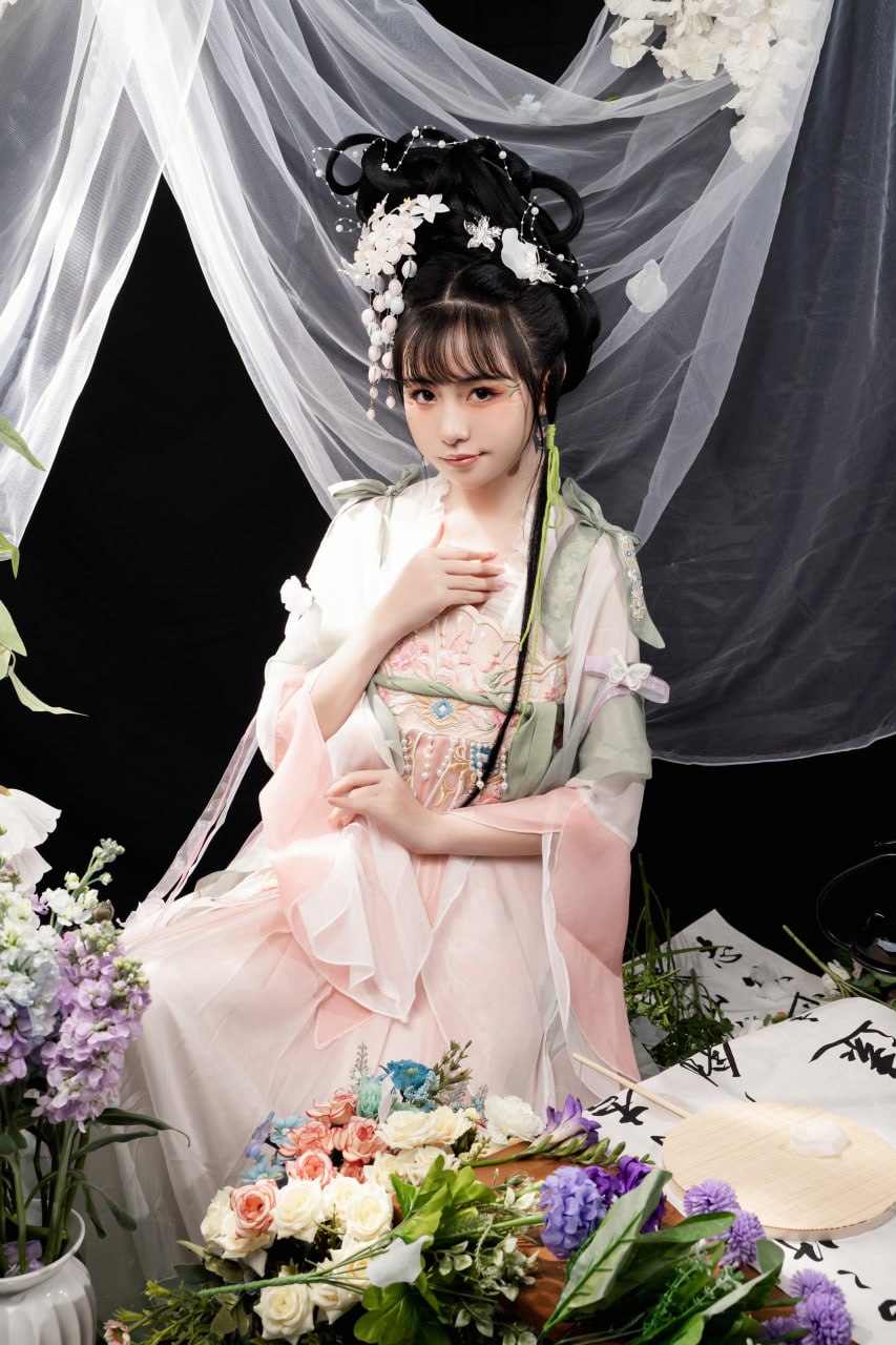 #爆机少女喵小吉   花间集 标签🏷 #古风 #粉嫩 #美胸 - 写真摄影作品第65张照片，photo 48343