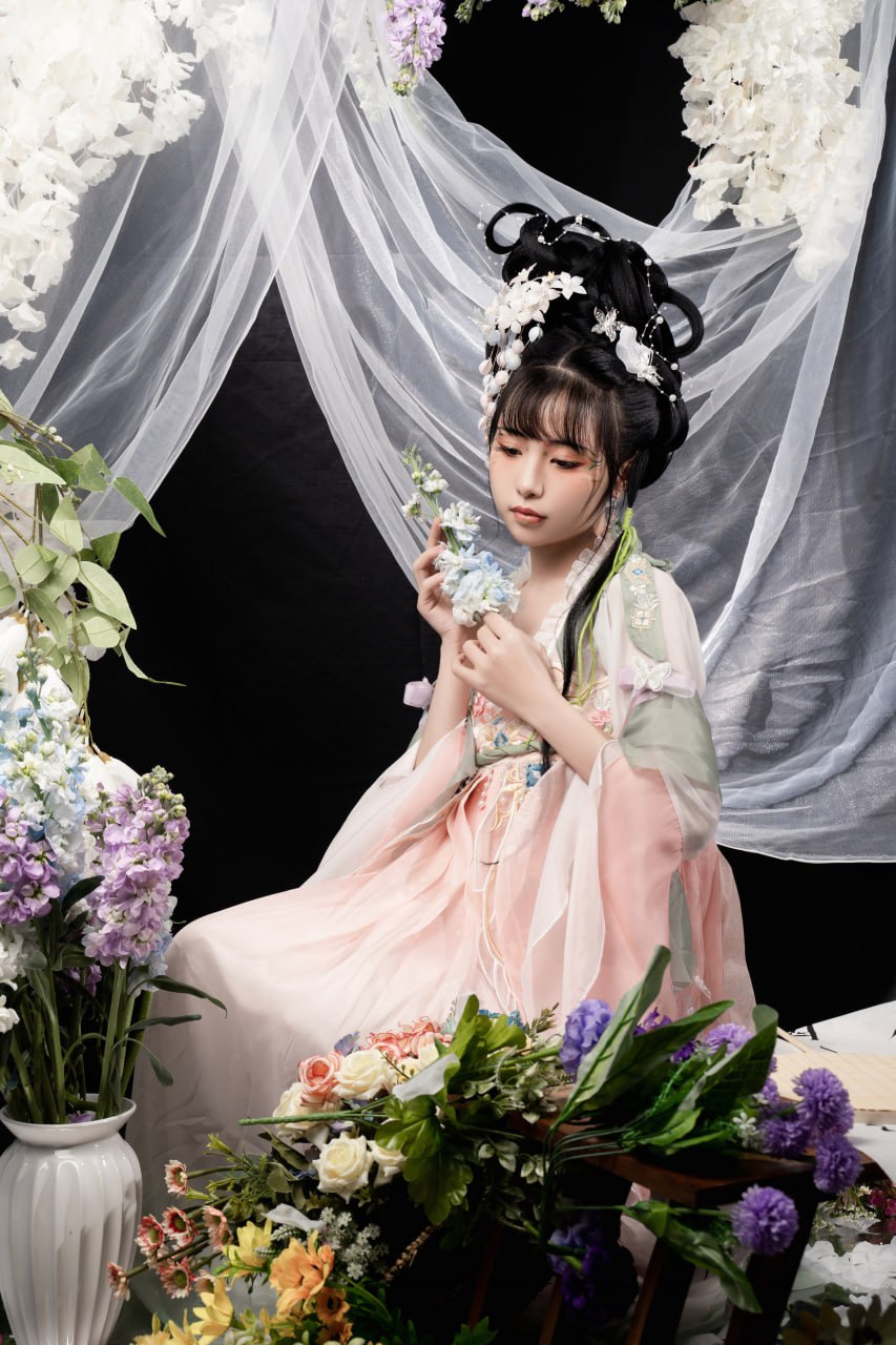 #爆机少女喵小吉   花间集 标签🏷 #古风 #粉嫩 #美胸 - 写真摄影作品第72张照片，photo 48350