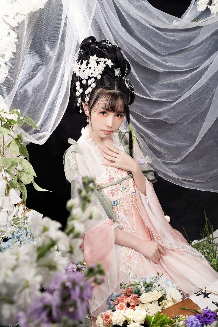 #爆机少女喵小吉   花间集 标签🏷 #古风 #粉嫩 #美胸 - 写真摄影作品第19张照片，photo 48377