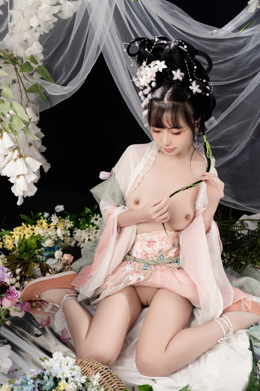 #爆机少女喵小吉   花间集 标签🏷 #古风 #粉嫩 #美胸 - 写真摄影作品第48张照片，photo 48406