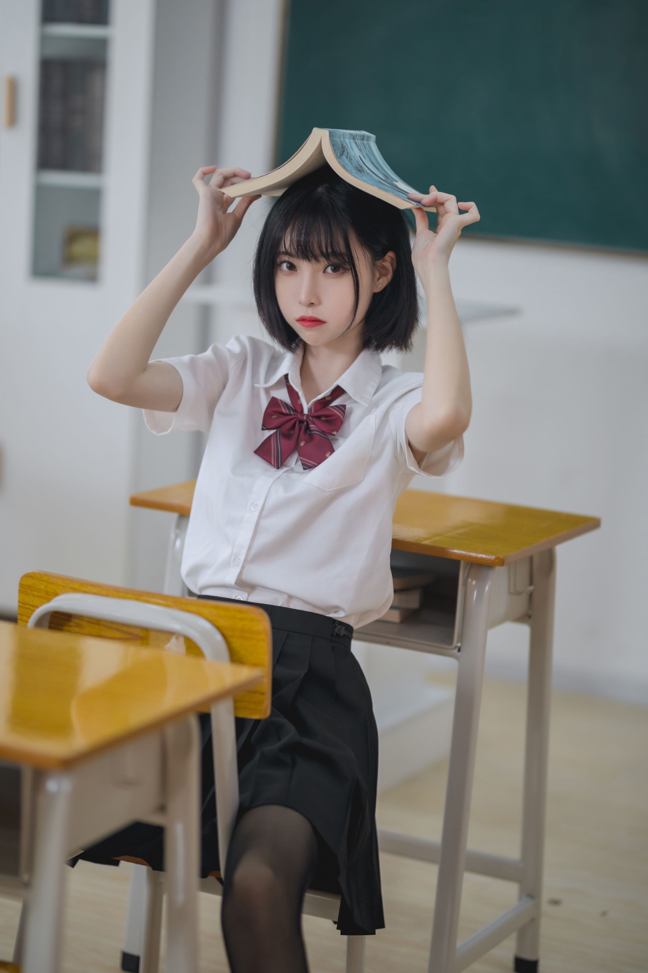 许岚 - 教室jk黑丝 - 写真摄影作品第32张照片，3adf74efad1ee40dbb5b4