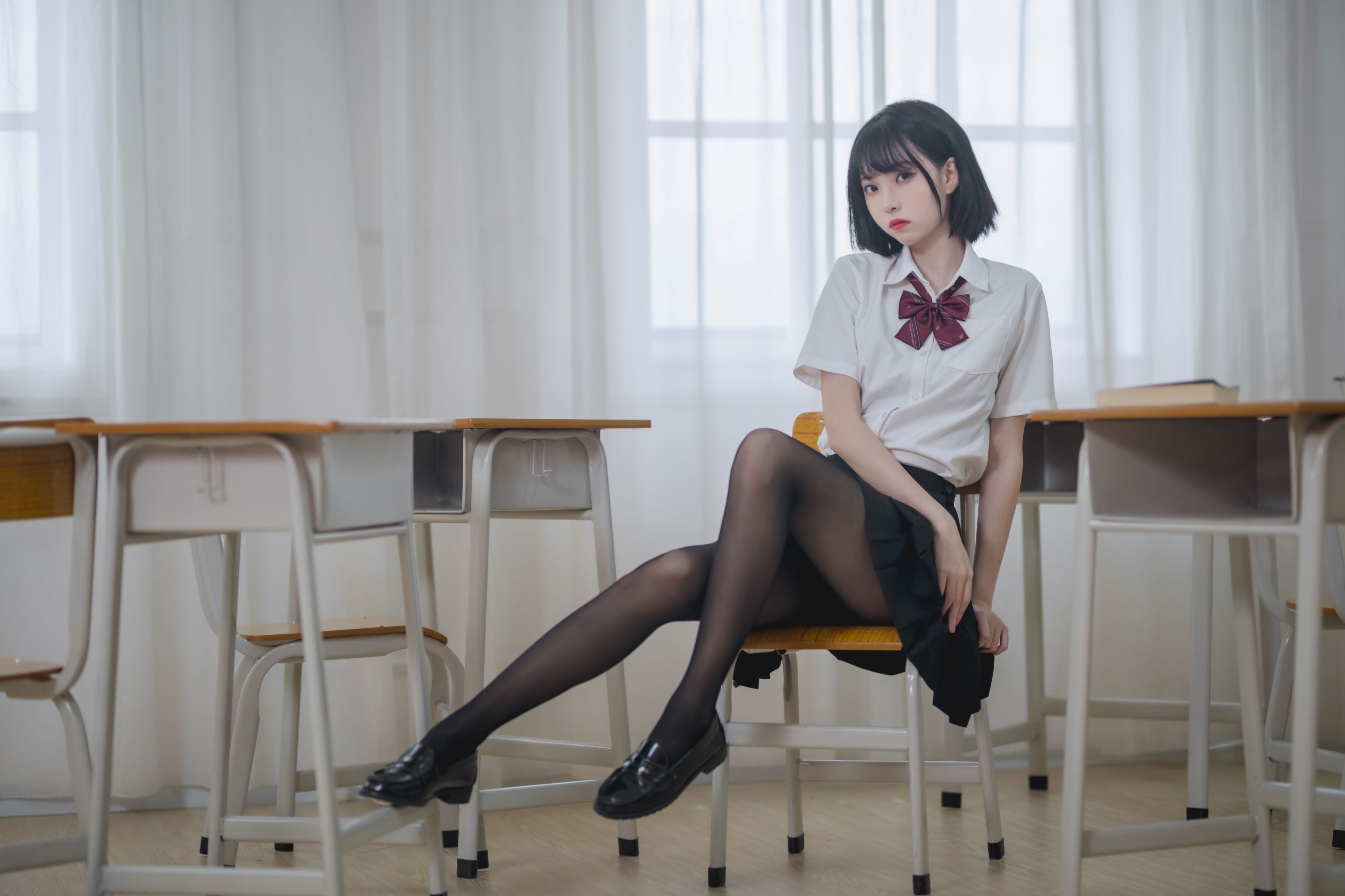 许岚 - 教室jk黑丝 - 写真摄影作品第1张照片，f5f196927f85a8fcd796b