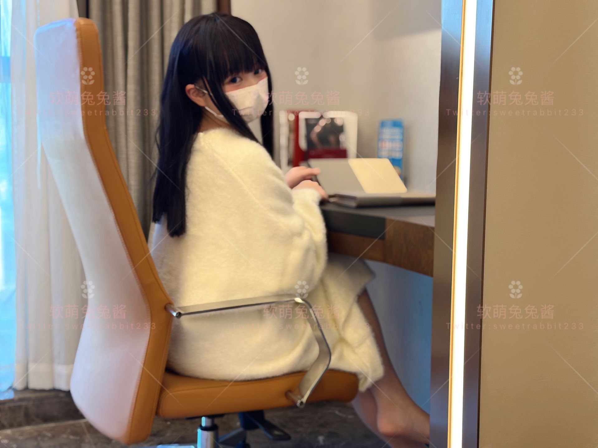 软萌兔兔酱 - 反差秘书 - 写真摄影作品第43张照片，1e2900eb73278ebfcb1be