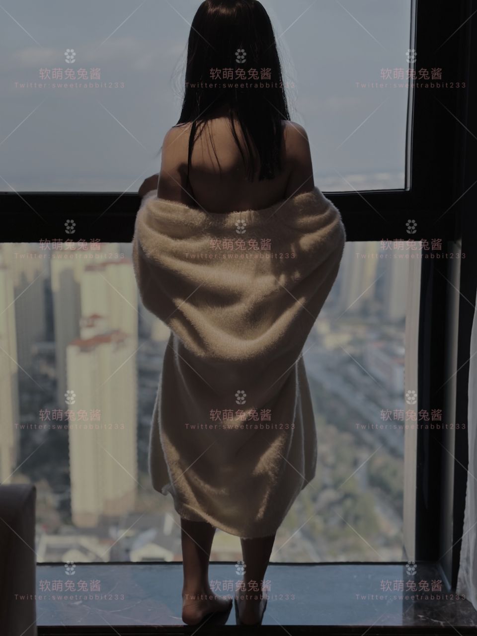软萌兔兔酱 - 反差秘书 - 写真摄影作品第33张照片，765c0ed0aea5af6e19833