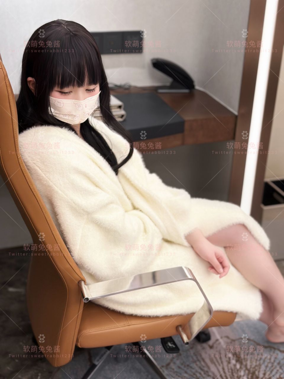 软萌兔兔酱 - 反差秘书 - 写真摄影作品第18张照片，ce09dd2c8236066a953e1